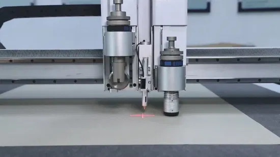 Macchina per la produzione di campioni di scatole digitali automatiche CNC a base piatta intelligente Macchina per la produzione di campioni di cartone Carta ondulata rigida Bordo grigio Taglio Fustellatrice Plotter Creatore di cartoni