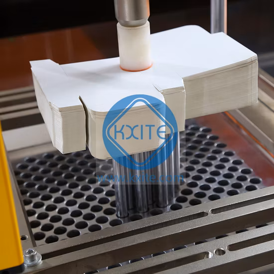 Macchina per la rimozione/tranciatura della carta straccia di etichette per la raccolta automatica della carta per bracci manipolatori